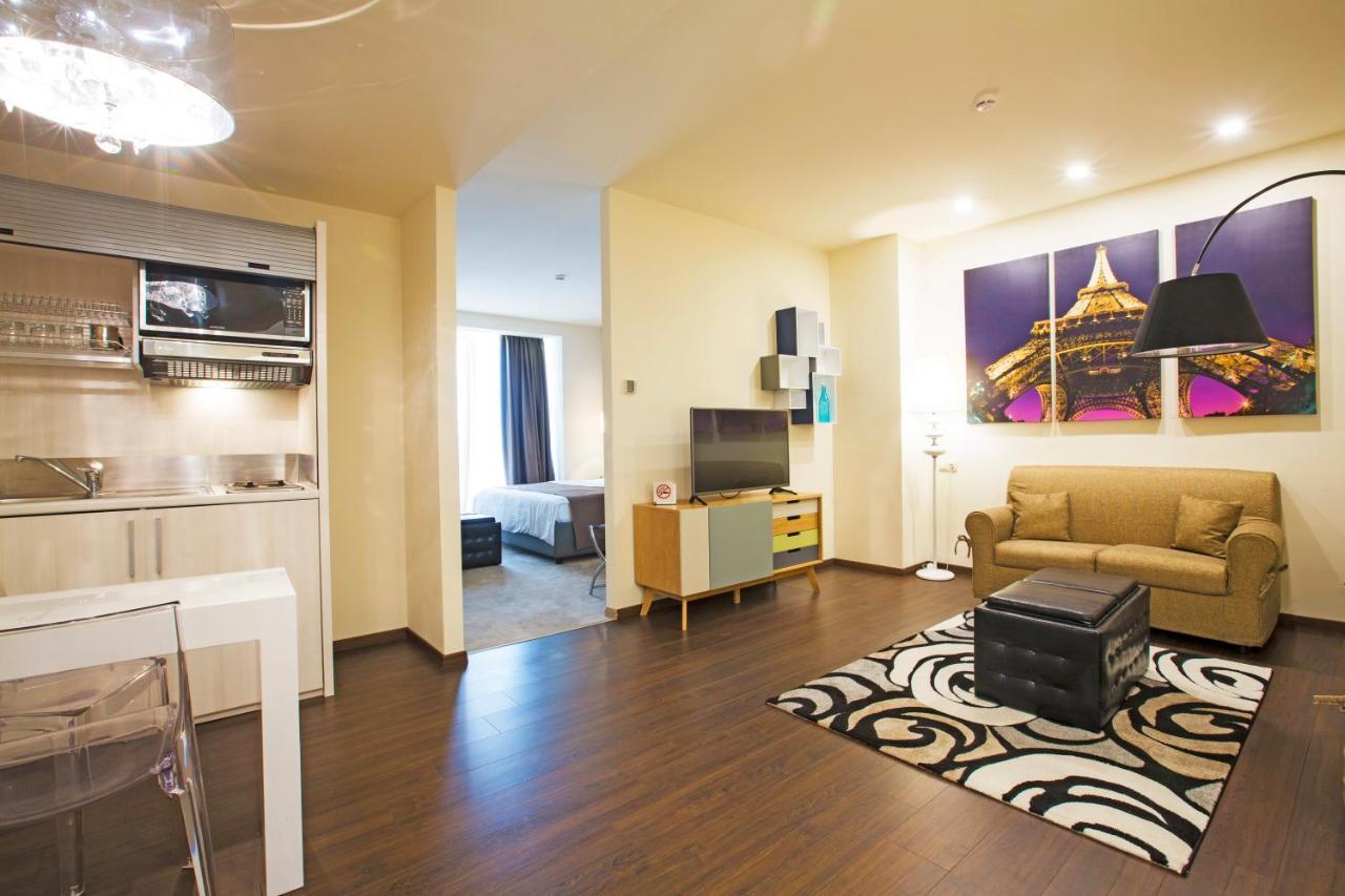 Executive Suite,1597581718:JPEG