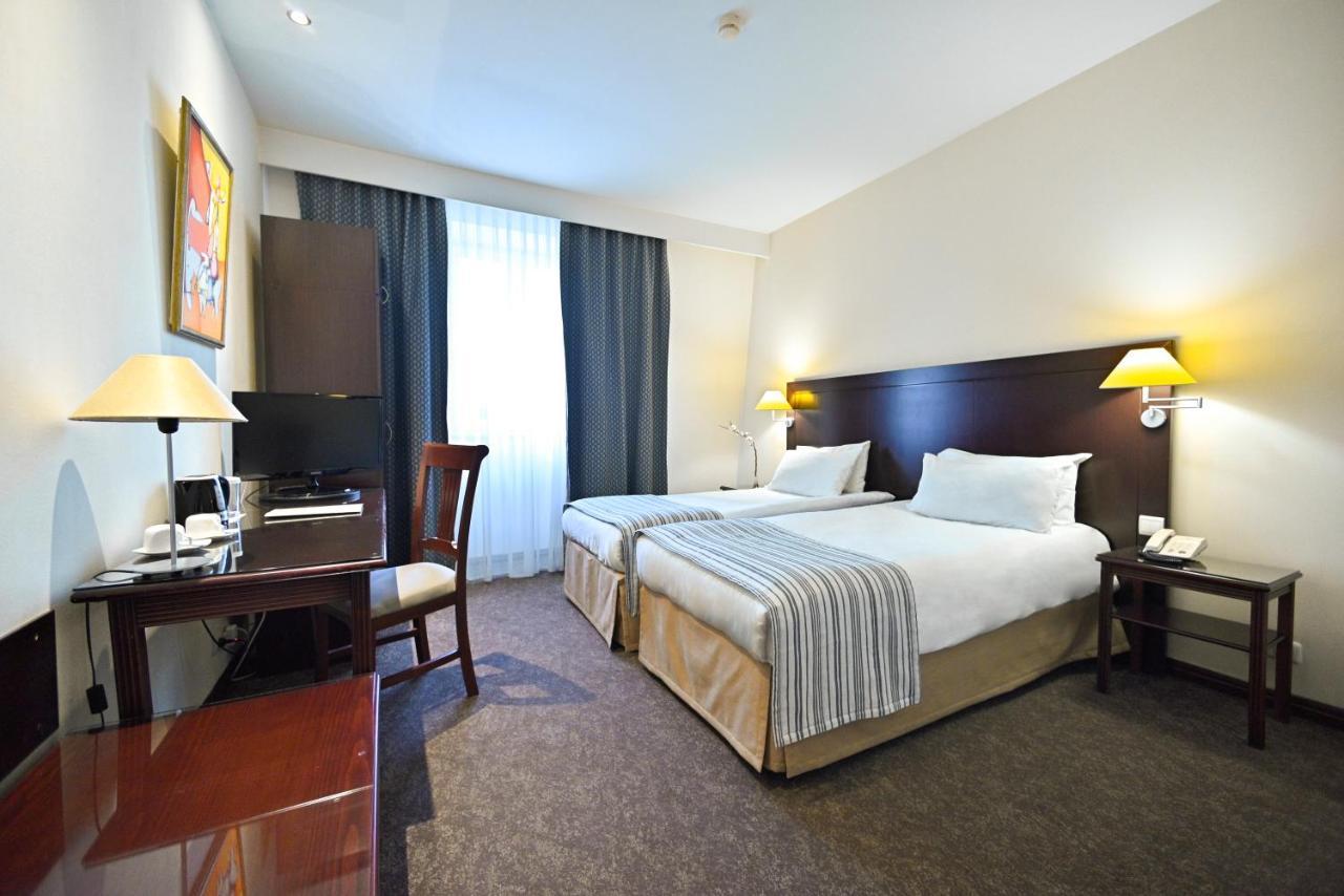 Twin Room,1380636968:JPEG