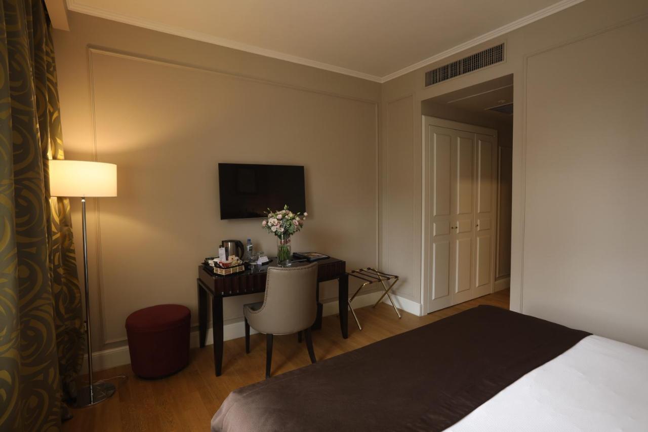 Classic Queen Room