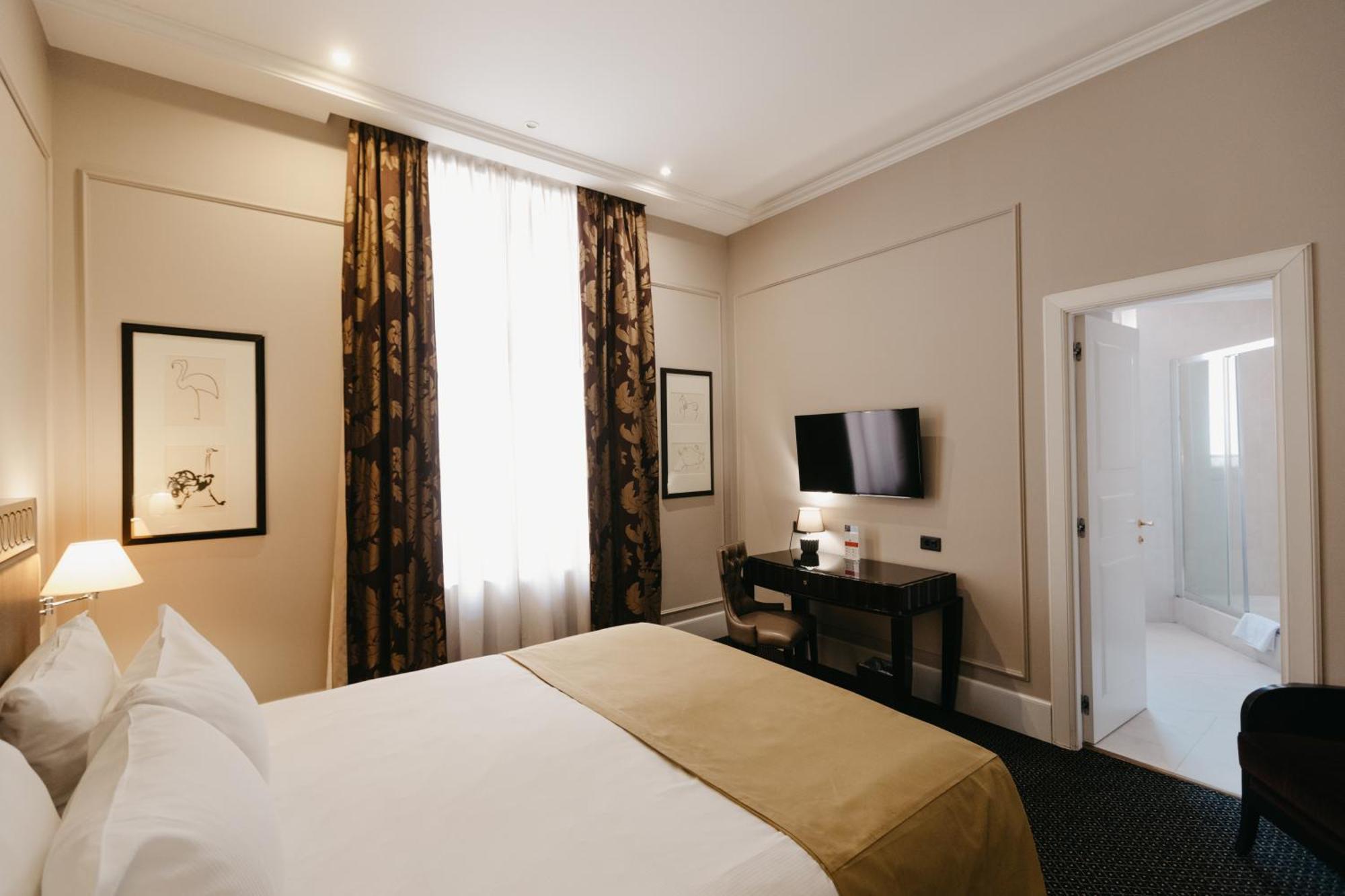 Deluxe Queen Room